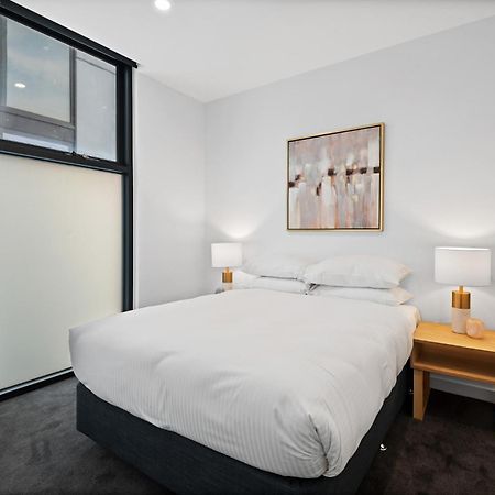 Modern Apartment On Burgundy Precinct & Parklands Melbourne Eksteriør bilde