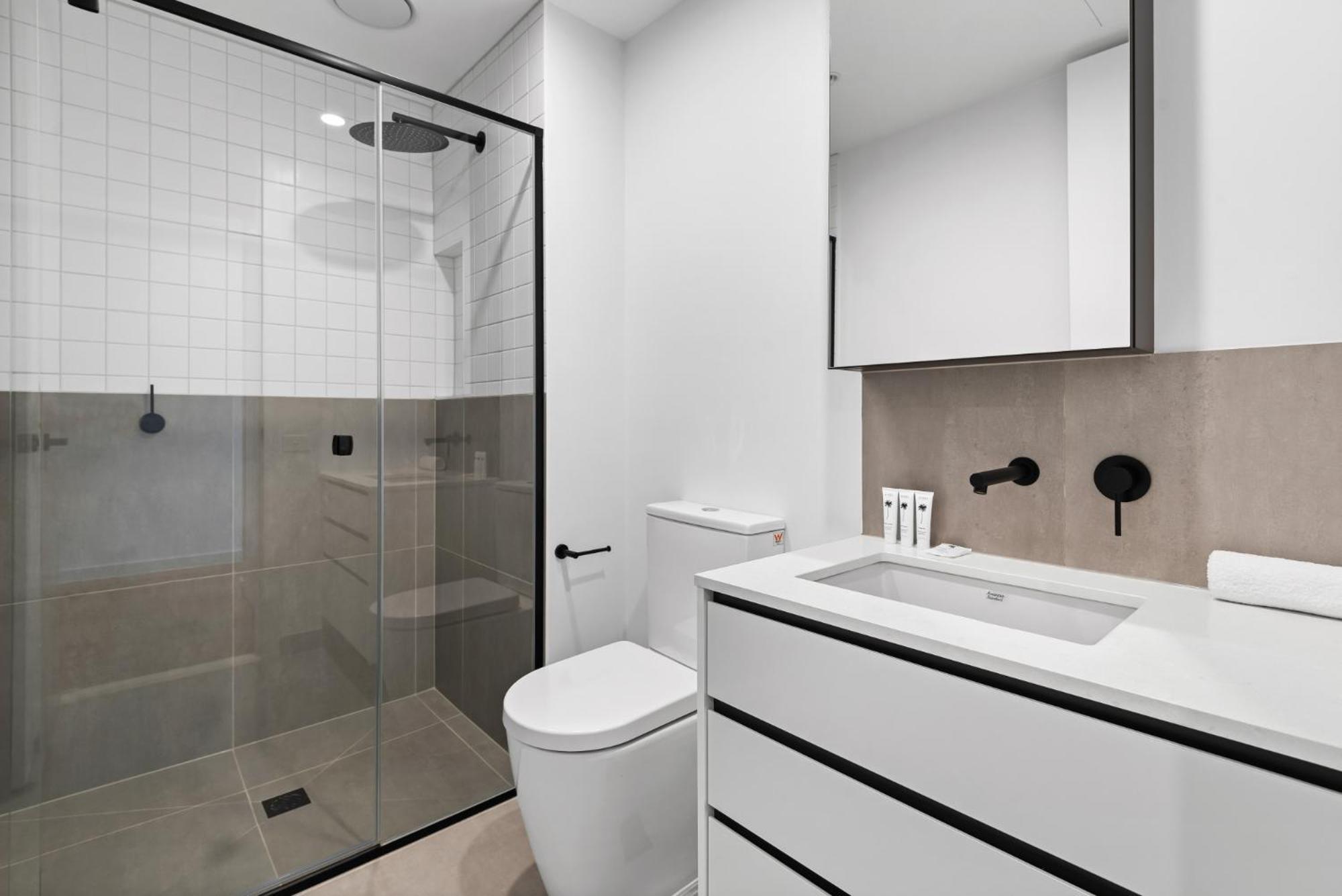 Modern Apartment On Burgundy Precinct & Parklands Melbourne Eksteriør bilde