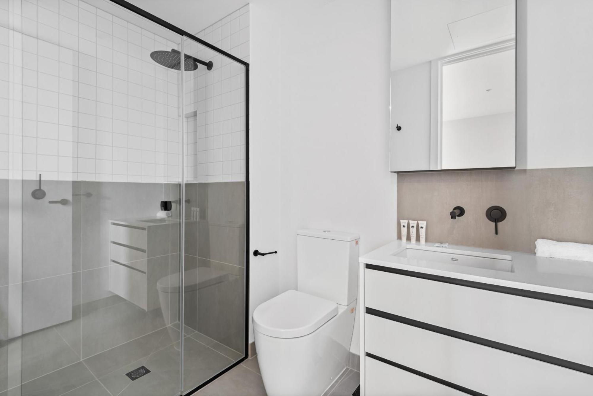 Modern Apartment On Burgundy Precinct & Parklands Melbourne Eksteriør bilde